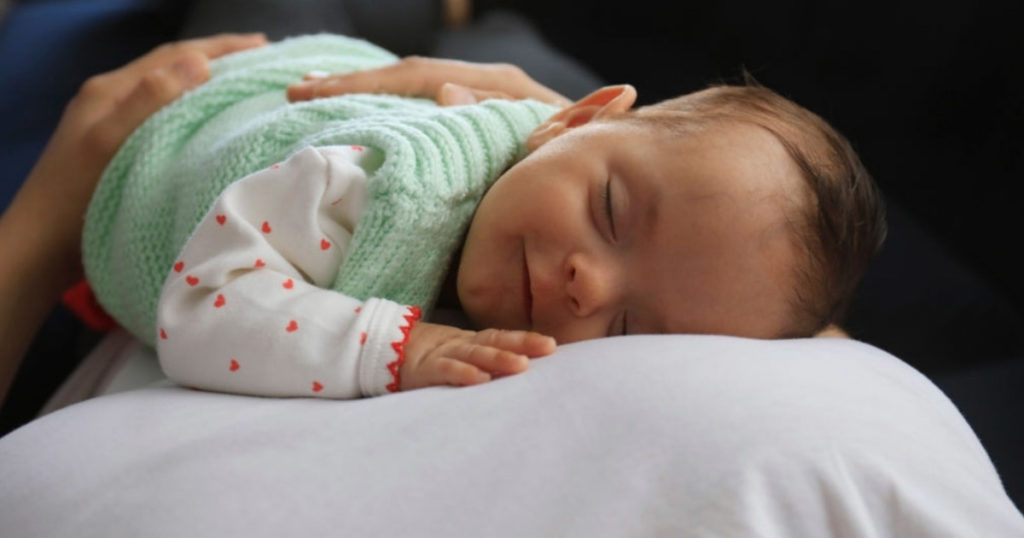 ¿Por qué los bebés tienen etapas en las que no duermen? 👶